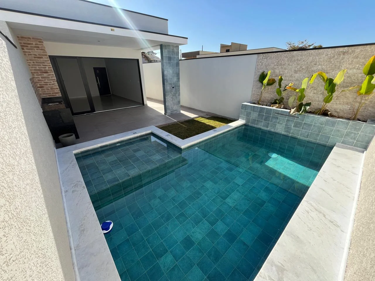 Casa com 2 dormitórios próximo à praia no bairro Grandesp