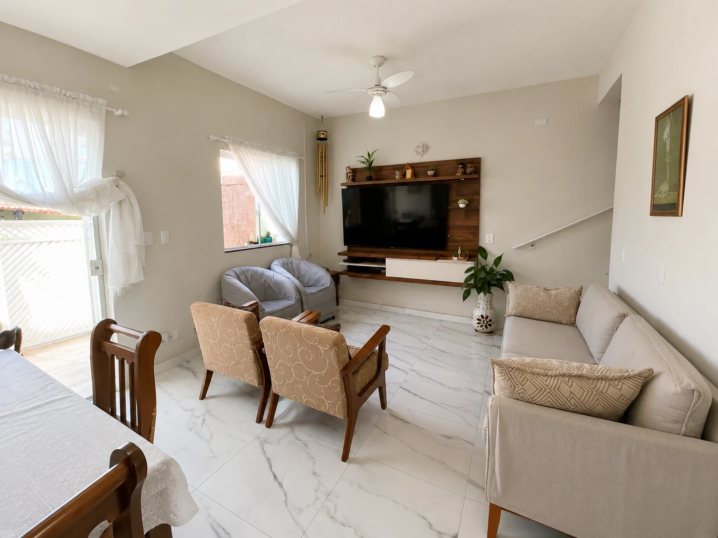Casa em condomínio com 2 dormitórios próximo à praia nem Peruíbe