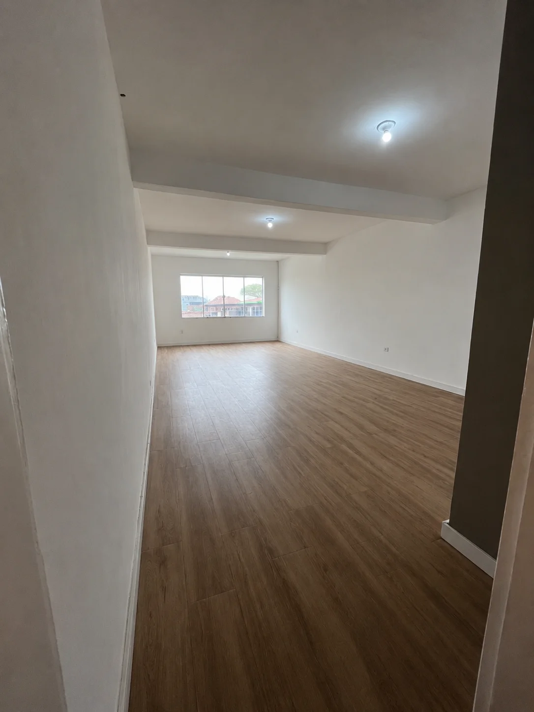 Sala comercial próximo à praia no bairro Centro - Sala 01