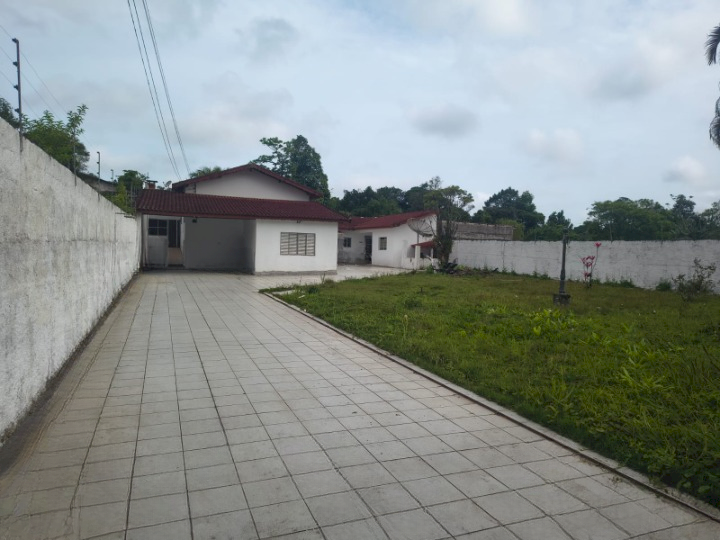 Casa em Itanhaém com 05 dormitórios
