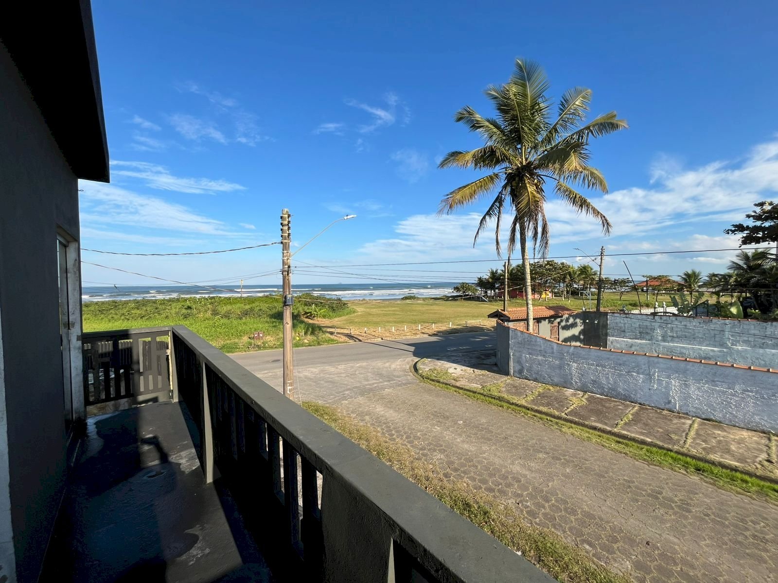Sobrado em Itanhaém com 2 dormitórios