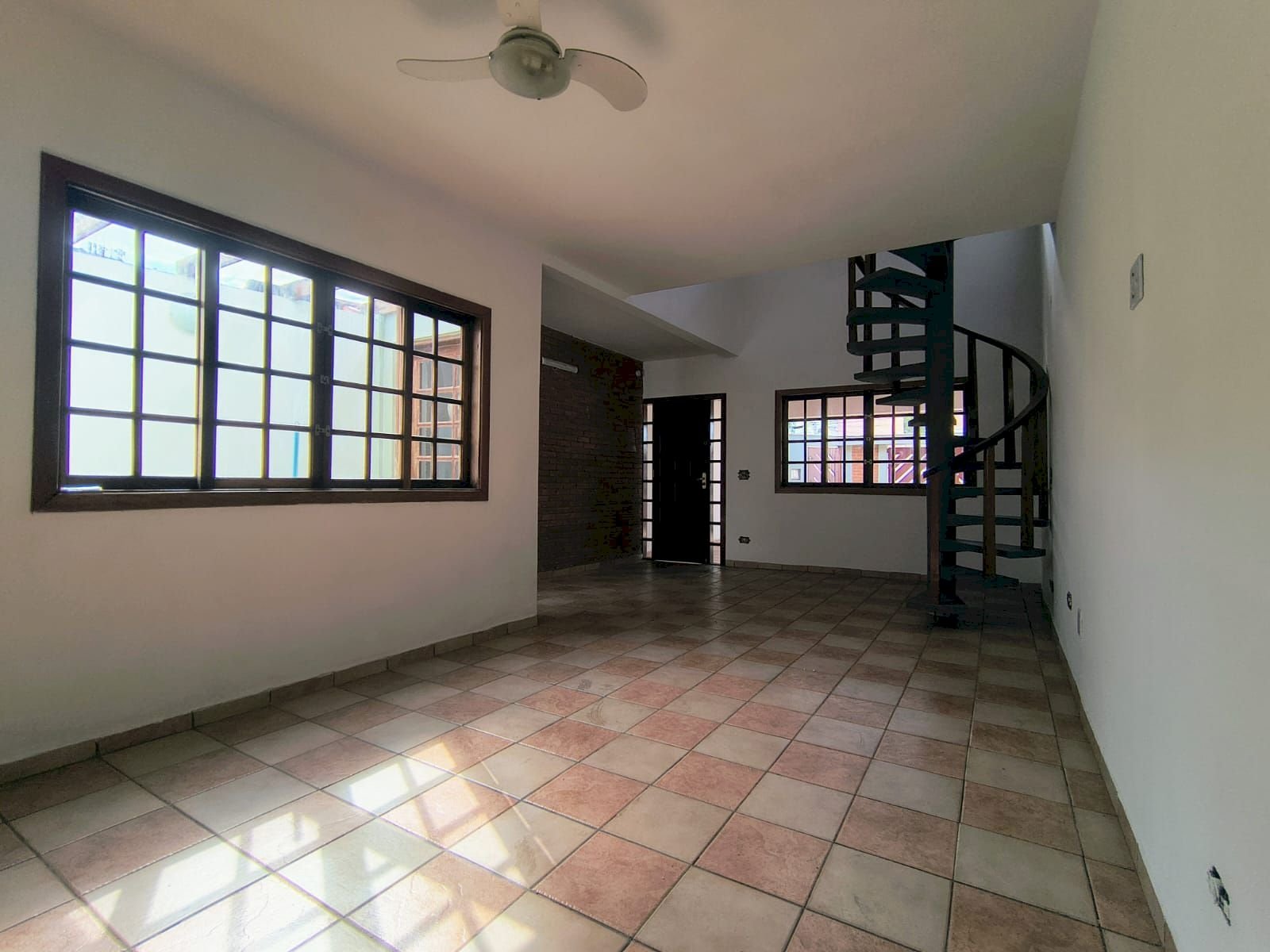 Sobrado em Itanhaém com 03 dormitórios