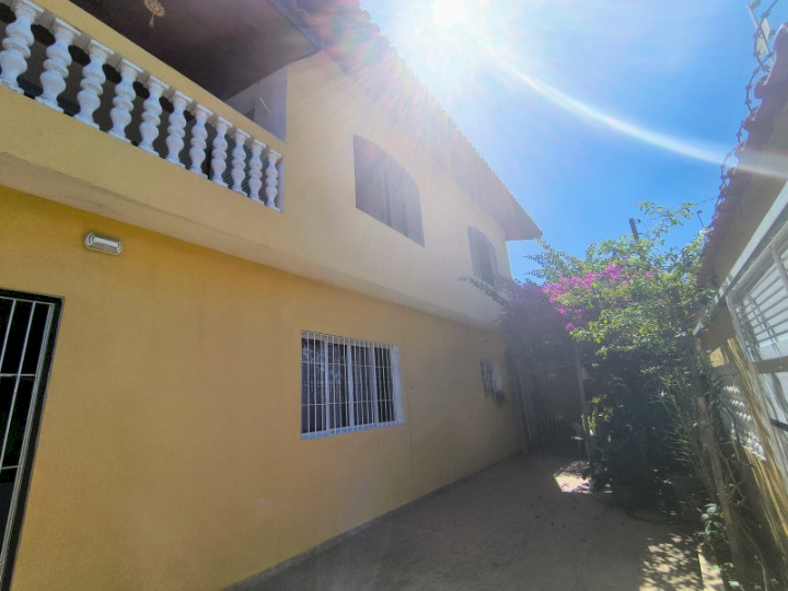 Sobrado em Itanhaém com 02 dormitórios