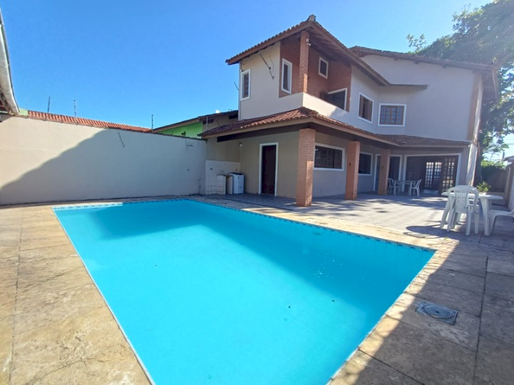 Sobrado em Itanhaém com 4 dormitórios