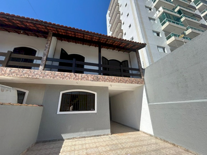 Sobrado em Itanhaém com 3 dormitórios